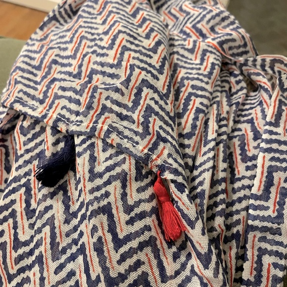 NWT J. McLaughlin Woman’s Scarf OS - Picture 5 of 9